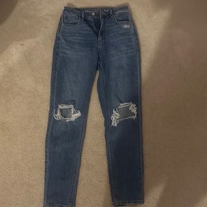Jeans with holes